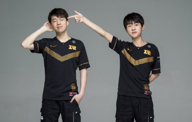 并为队友创 并为队友创