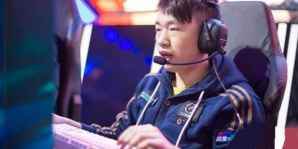 曼联的球探 曼联的球探