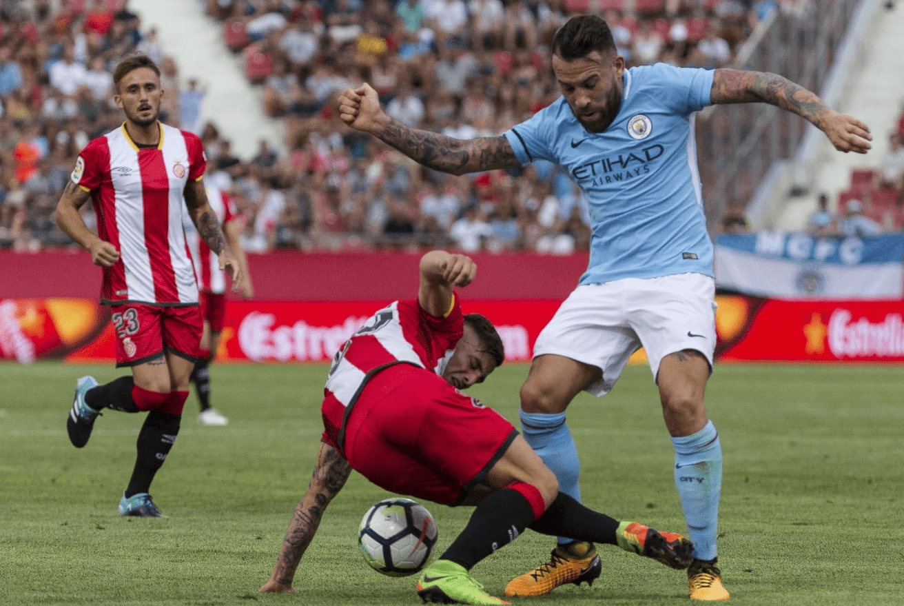 她在前半程 她在前半程