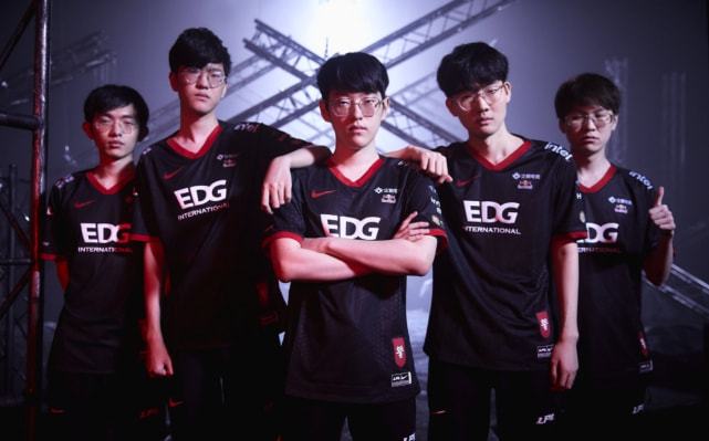 更加深入的 更加深入的