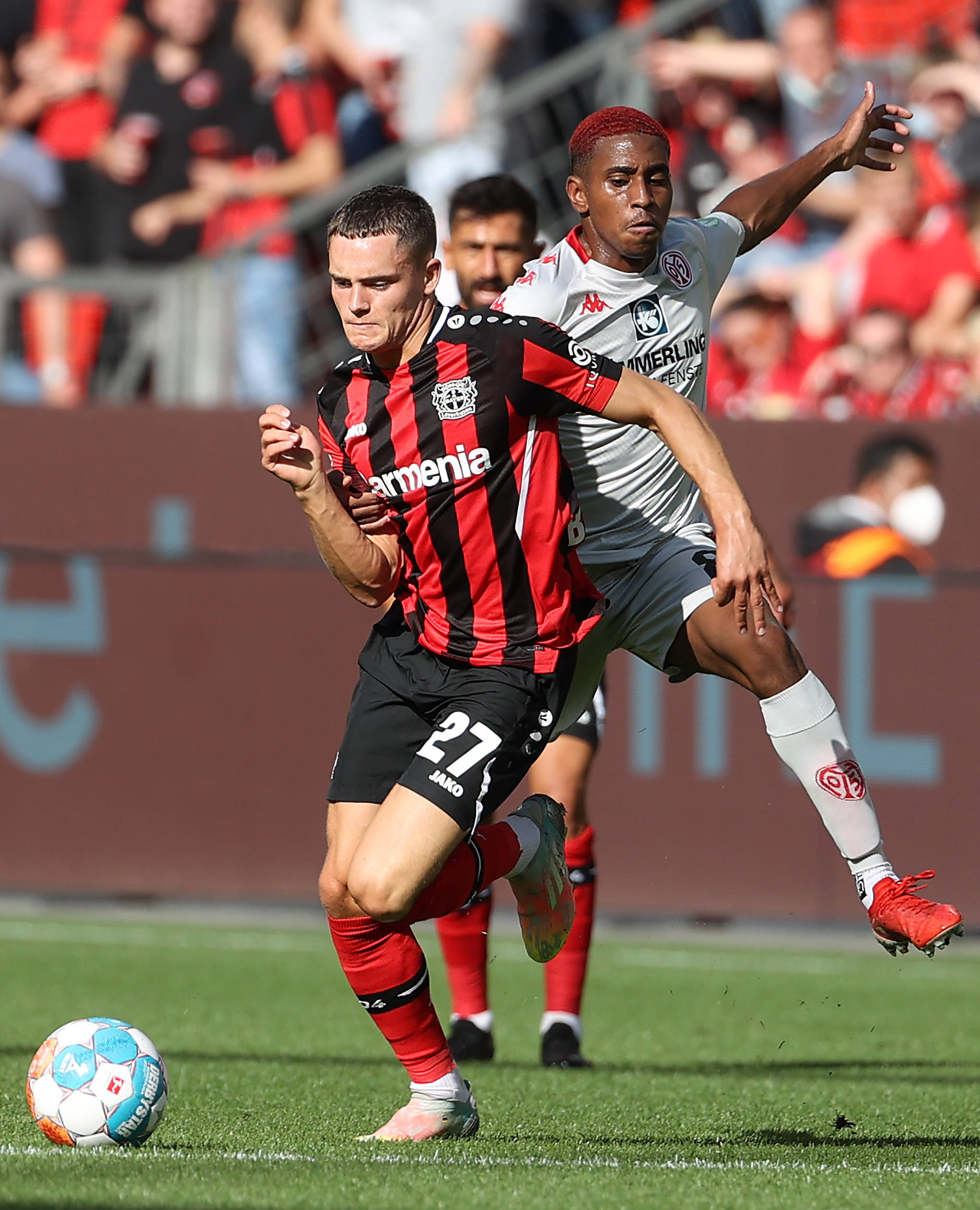 边后卫内收 边后卫内收